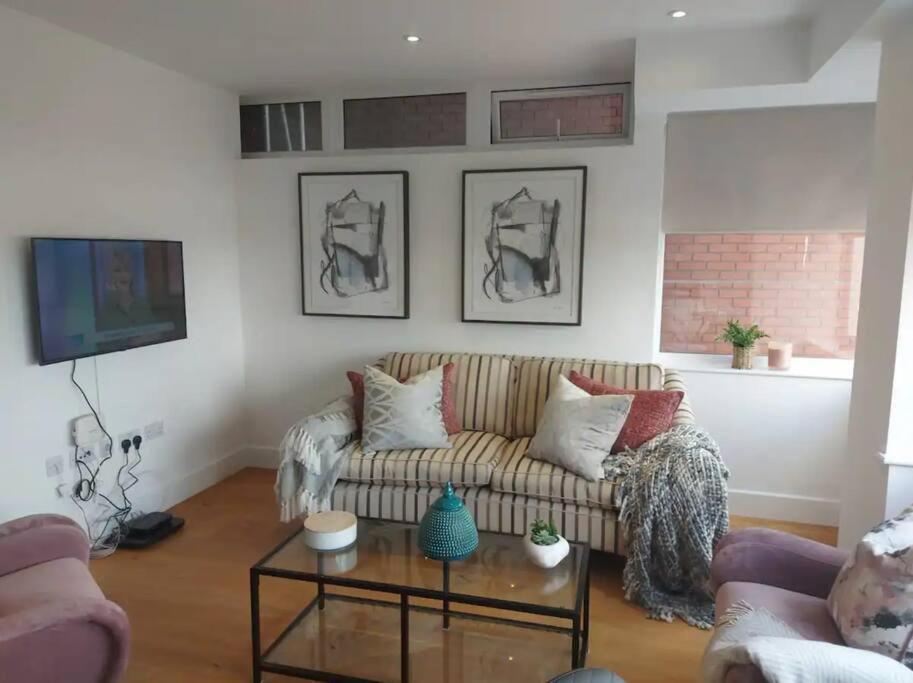 2 Bedrooms, Free Netflix, Rooftop Garden With Bbq, Pool Table! London Borough of London Borough of Croydon Exterior foto