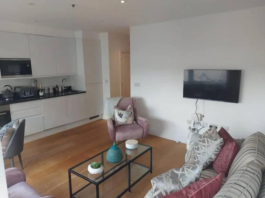 2 Bedrooms, Free Netflix, Rooftop Garden With Bbq, Pool Table! London Borough of London Borough of Croydon Exterior foto